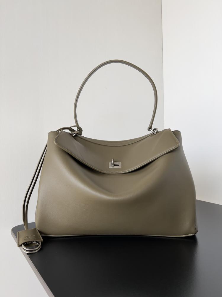 حقيبة Rodeo من بالنسياغا 35 سم