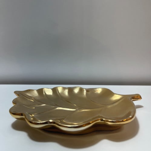 صحن سيراميك ذهبي