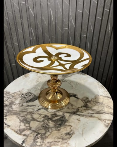 صحن تقديم كيك بقاعدة ذهبي