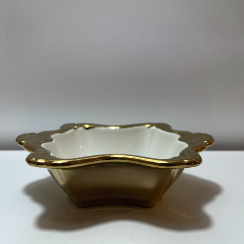 صحون مكسرات ذهبي