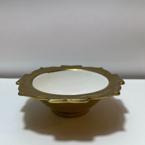 صحون مكسرات ذهبي