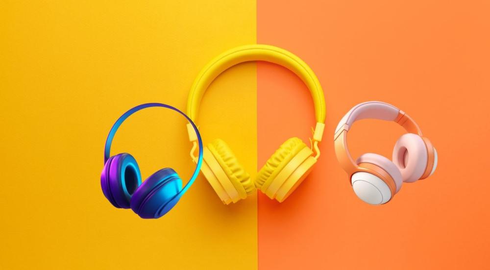 Noise isolating headphones