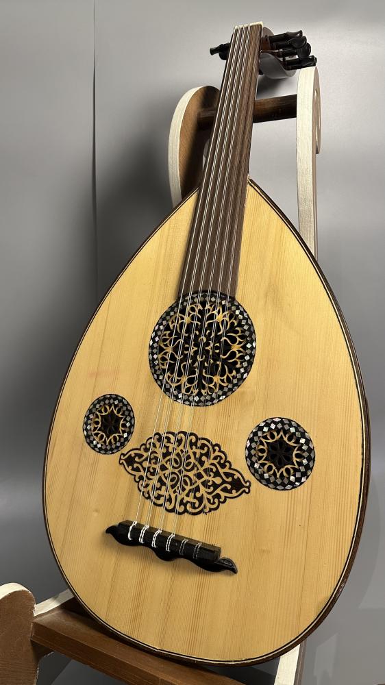 خالد عزوز - عود متوسط