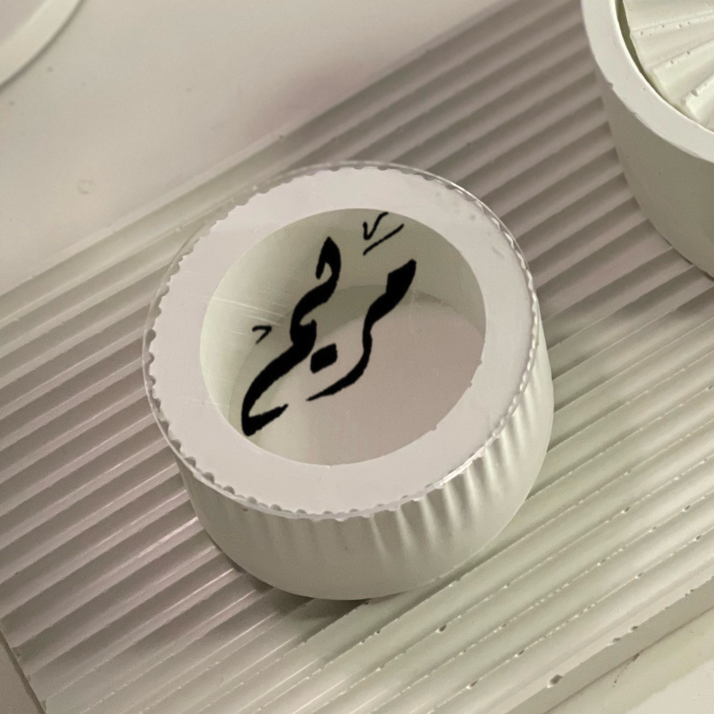 علبة بغطا شفاف