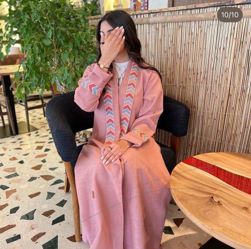 عباية نسائية ملونة