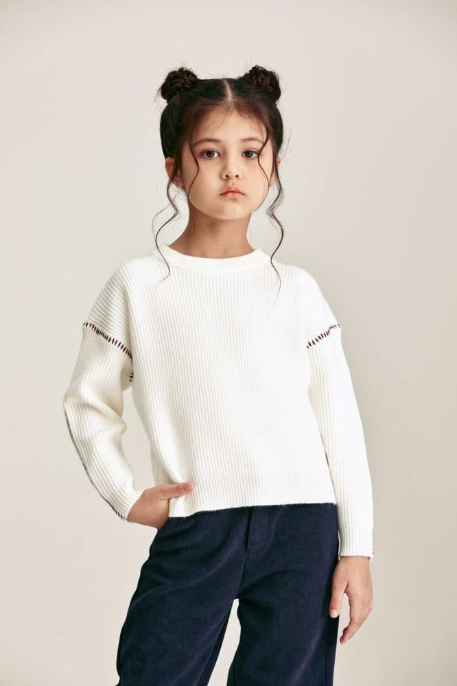 بلوزة محبوكة بأكمام منسدلة