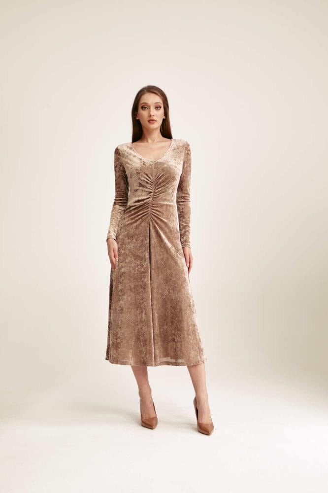 فستان مخمل بتفاصيل مزمومة