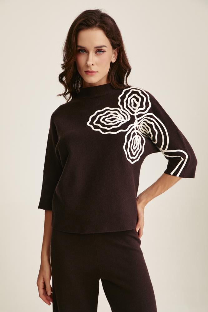 بلوزة محبوكة مزينة بنقوش