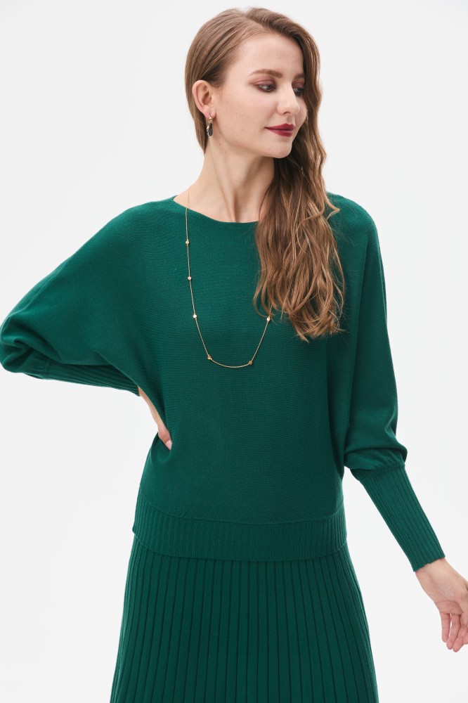 بلوزة محبوكة بأكمام ضيقة