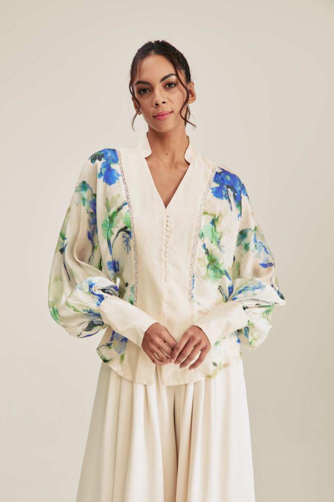 بلوزة موردة بأكمام بالون