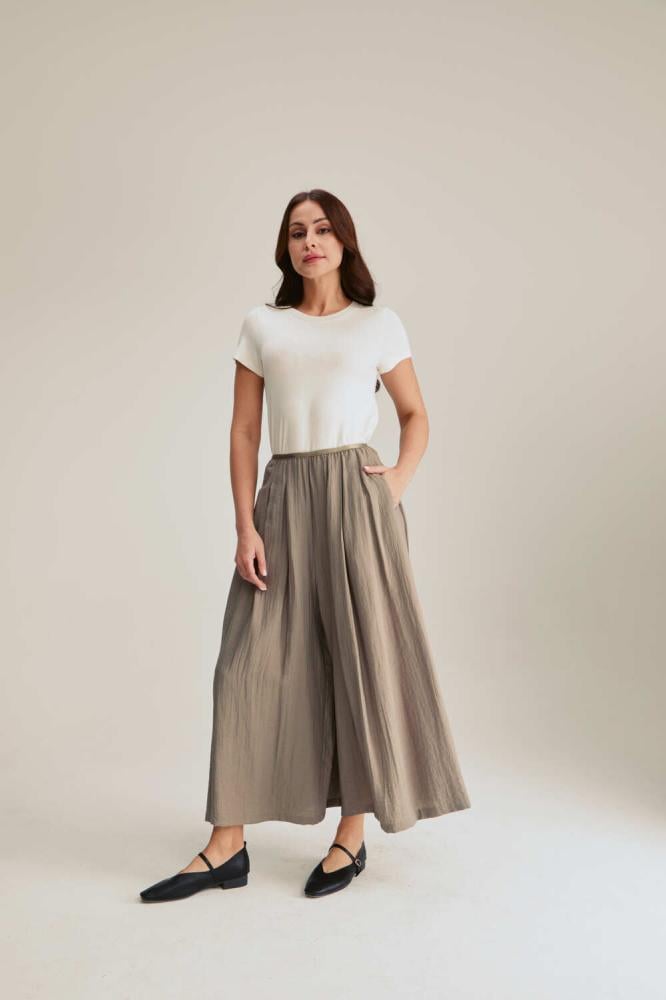 Wide-leg pants with elastic waist