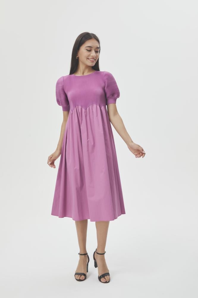 فستان واسع بأكمام منفوخة