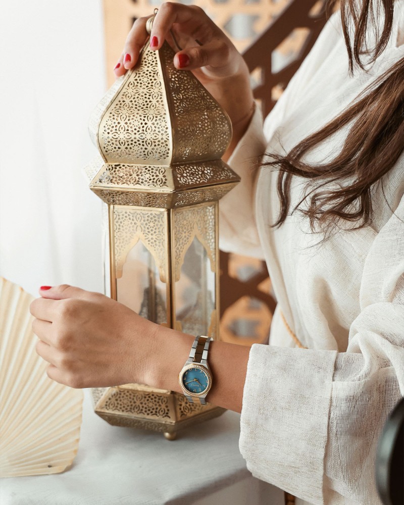 ‎ ساعة نسائية من فنشي بلون ذهبي وفضي