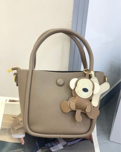 ‎ شنطة نسائية كلاسيك بلون بني