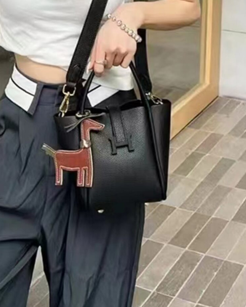 ‎ شنطة نسائية من الجلد بلون أسود  |  MLH002F0202