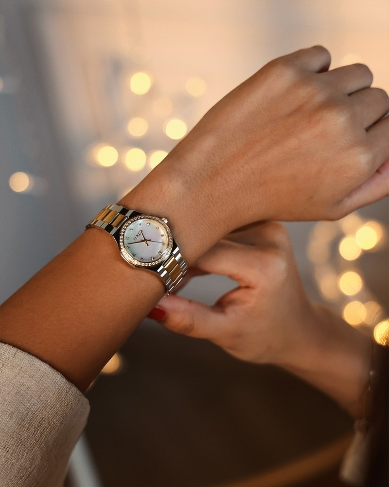 ‎  ساعة نسائية من فنشي بلون ذهبي وفضي
