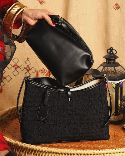‎ شنطة نسائيه إلڤي بتصميم عملي بلون أسود   |   LBH003L020201