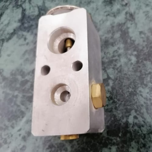 EXPANSION VALVE CHRYSLER BLOCK NO10978C    بلف سياره كراسلر