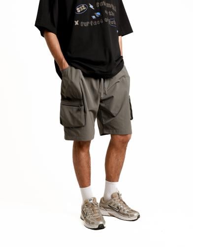 gray shorts