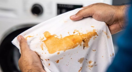 كيف نزيل البقع من الملابس ؟