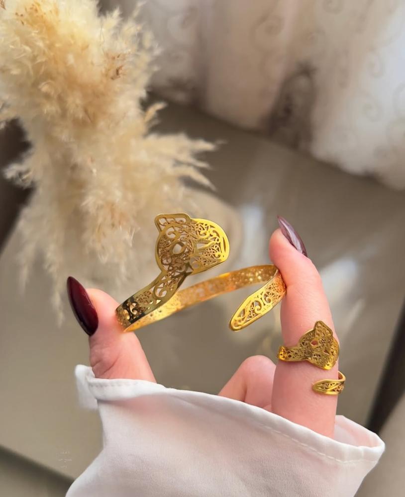 بكج نسائي زخرفه الحرف العربي