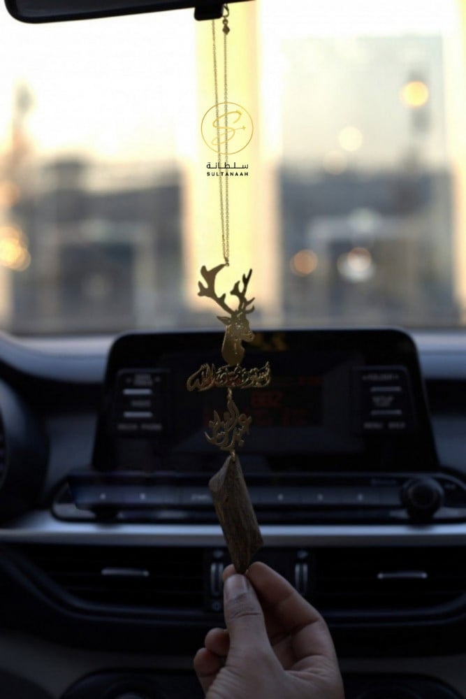 تعليقه عود رسمة الغزال بالاسم