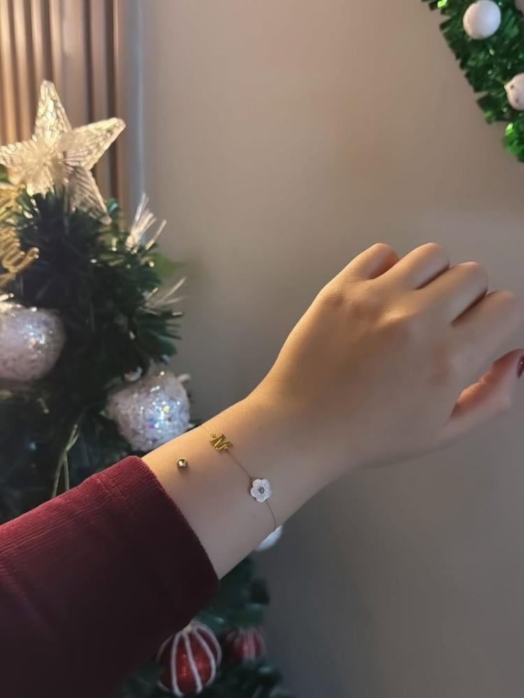 اسوارة الوردة بحرفك او حرف من تحب