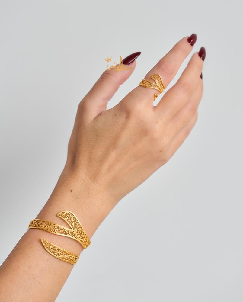 بكج نسائي زخرفه الحرف العربي