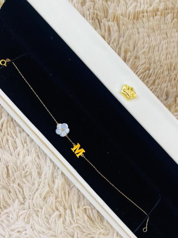 اسوارة الوردة بحرفك او حرف من تحب