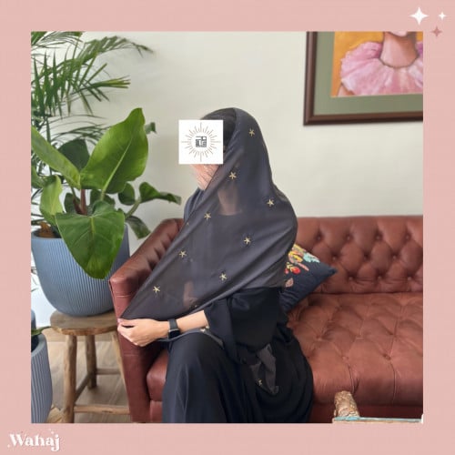 طرحة بتطريز نجوم