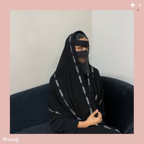 طرحة بتطريز تراثي فضي