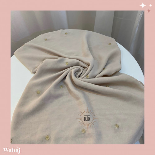 طرحة بتطريز نجوم