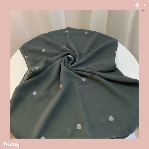 طرحة بتطريز دوائر فضية