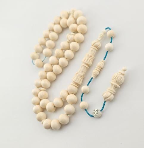 سبحه من عاج الفيل, 45 خرزه ذروي 8 في 8.5 ملم وشاهد منقوش.