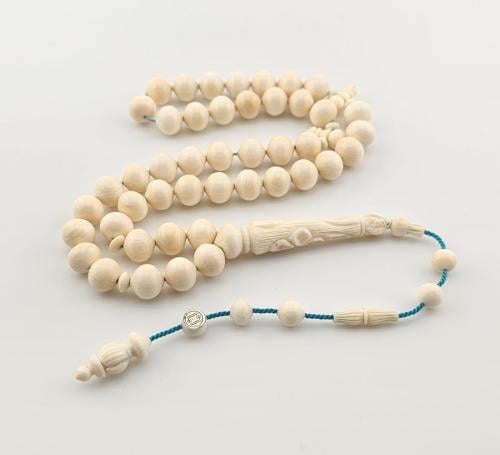 سبحه من عاج الفيل, 45 خرزه ذروي 8 في 8.5 ملم وشاهد منقوش.