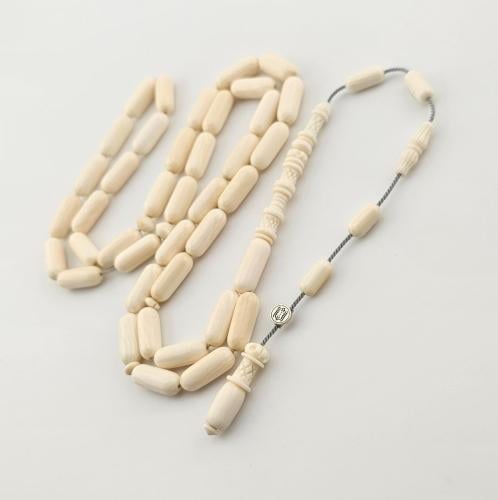 سبحه من عاج الفيل, 39 خرزه صنوبري 6 في 14.5 ملم وشاهد منقوش.