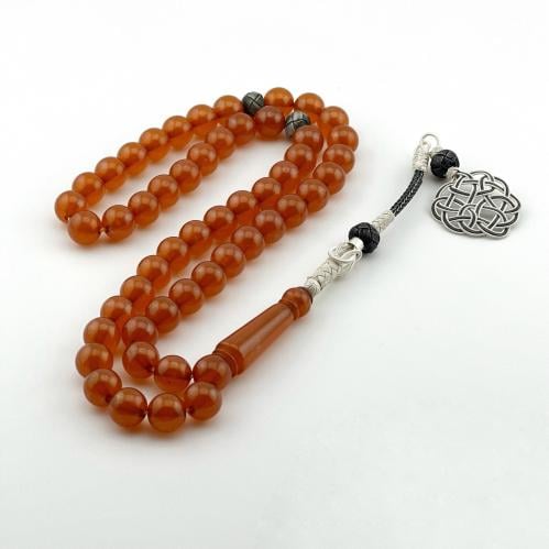 سبحه من البكلايت باللون العسلي الشفاف بتفاسير وطربزونه من الفضه عيار 1000