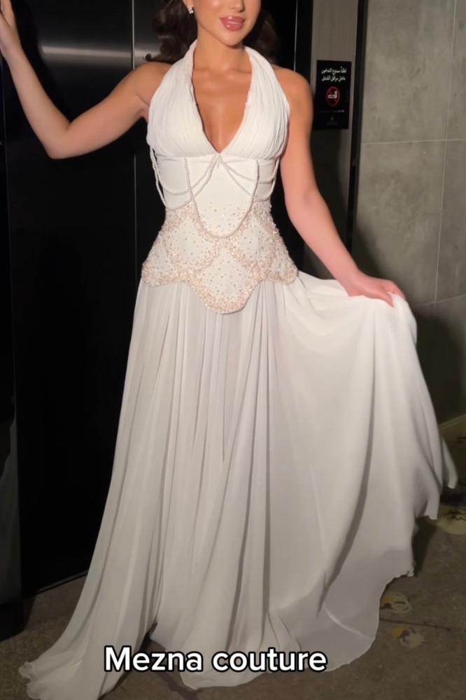 فستان اوف وايت مع شك عسلي ولولو