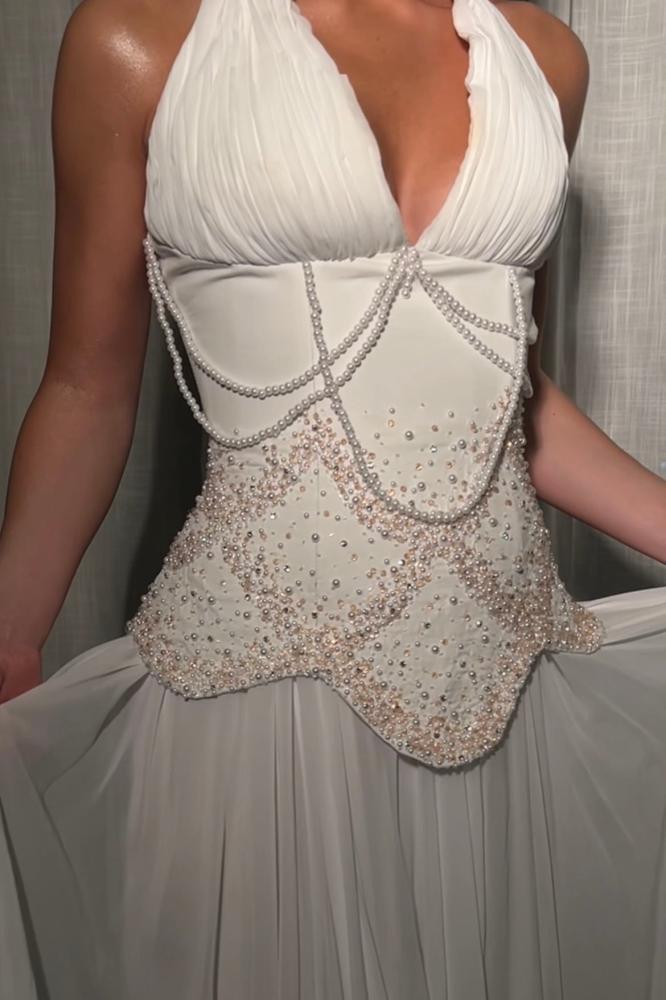 فستان اوف وايت مع شك عسلي ولولو