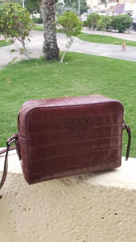 شنطة ماركة DKNY