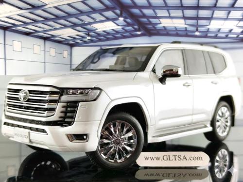 Toyota Land Cruiser LC300 ZX White 1:18 LCD Models LCD18013-ZX-WH