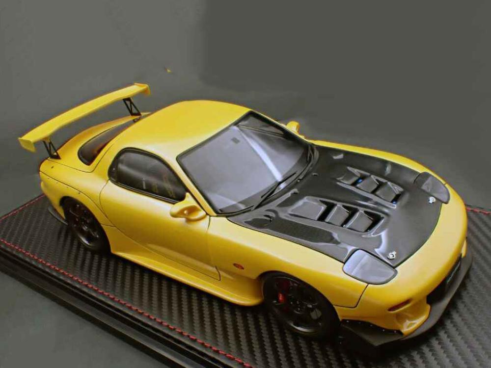 INITIAL D Mazda RX-7 (FD3S) Yellow with LED light 1:18 Ignition