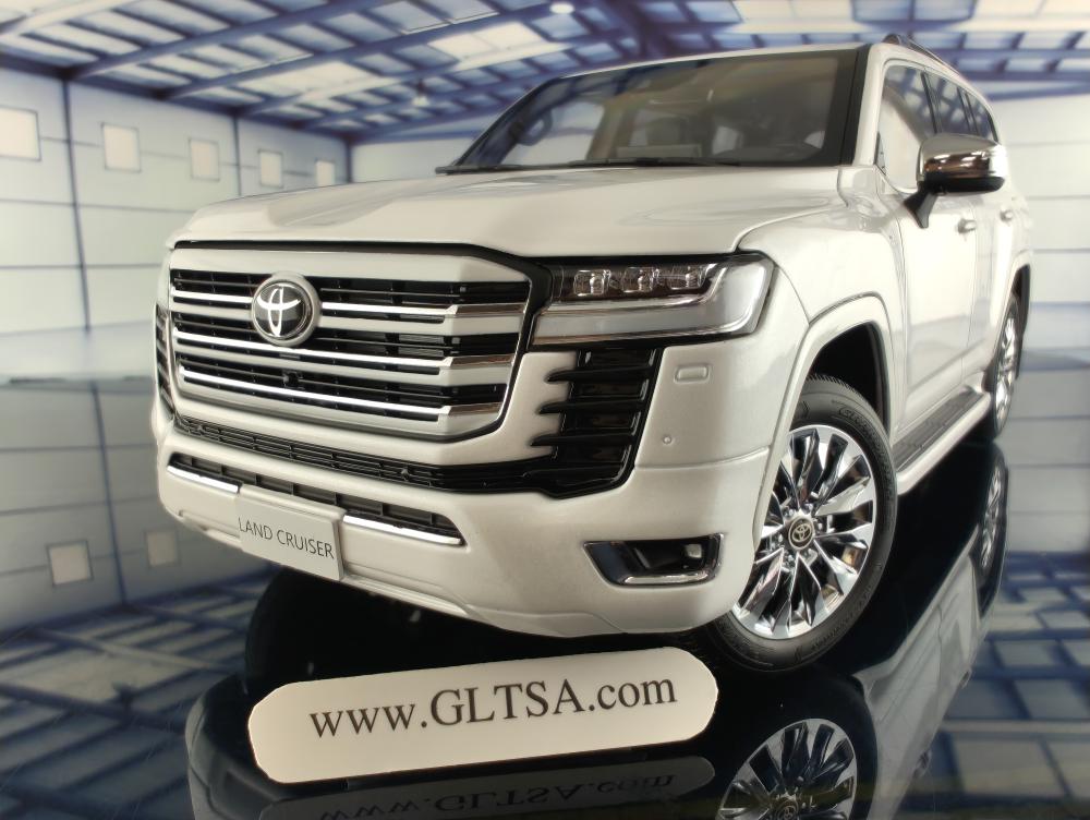 Toyota Land Cruiser LC300 ZX White 1:18 LCD Models LCD18013