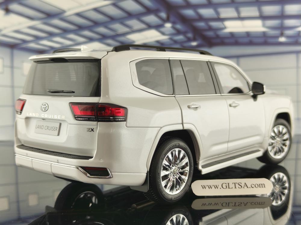 1/18 トヨタ Land Cruiser VX-R LC80 White Toyota Land Cruiser VX-R(LC80) White (Diecast Car