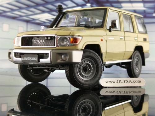 Toyota Land Cruiser 76 Beige 1:18 Almost Real 870102