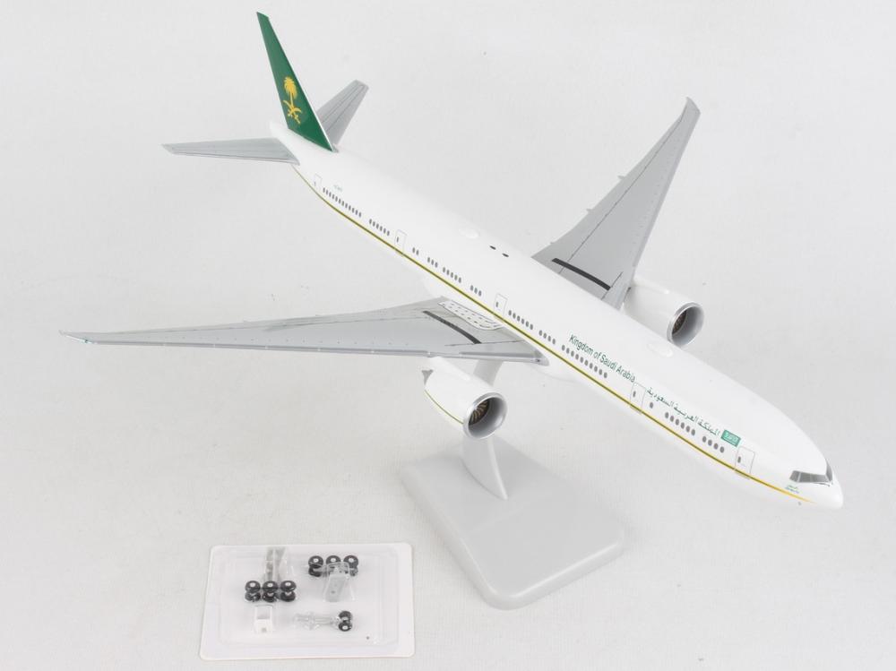 Saudi Arabian Airlines Boeing 777-300ER w/Landing Gear HZ-MF9 1:200 Hogan Wings 11595 11595GR