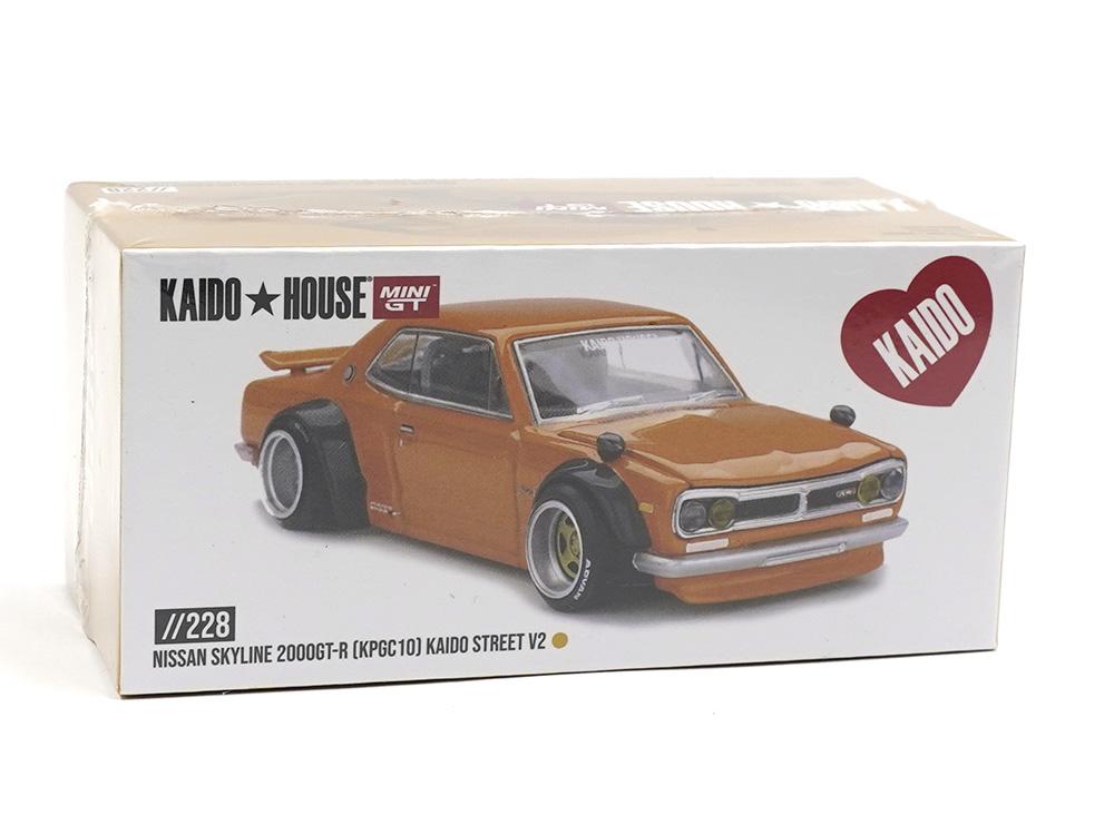 Nissan Skyline 2000 GT-R (KPGC10) Yellow 1:64 MINI GT Kaido House