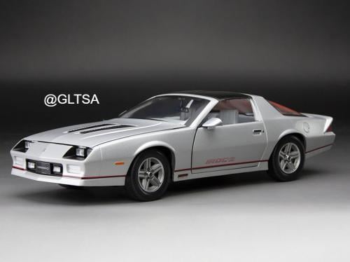 Chevrolet Camaro IROC-Z 1985 Silver 1:18 SunStar 1947