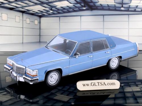 Cadillac Fleetwood Brougham 1982 Light Blue Metallic 1:18 MCG18252