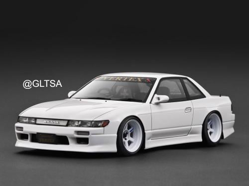 Toyota Cresta Super Lucent TWINCAM24 (GX71) White 1:18 Ignition
